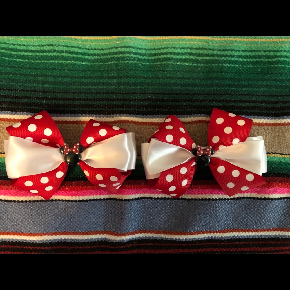 Minnie Mouse bows